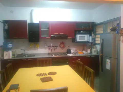 CASA DENTRO DE LAS 4 AVENIDAS