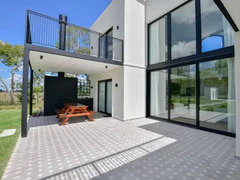 Casa en Venta en Miralagos, USD 425.000