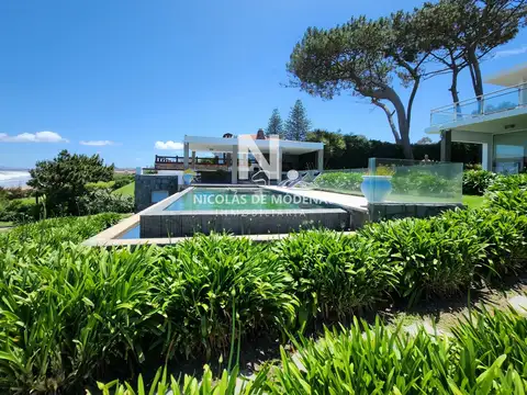 Casa 6 ambientes con 4 baños