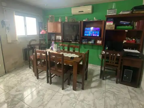 PH interno de 2 dormitorios cerca del Hospital San Martín