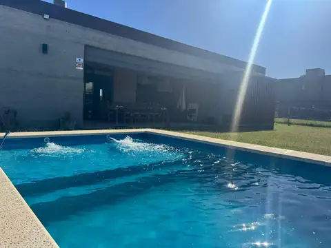 OPORTUNIDAD - Casa en Venta, 4 AMB en C.C Manuel Belgrano