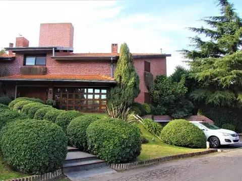 Casa 7 ambientes con 3 baños