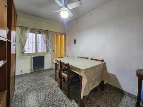 Casa de pasillo con 1 dormitorio, patio y terraza exclusiva