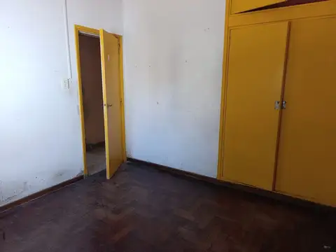 VENTA CASA 3 AMB CON PARQUE EN CASEROS