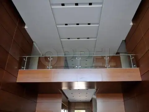 Oficina en Alquiler con 1 cochera