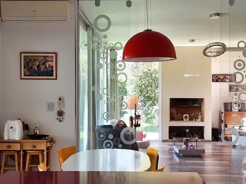 Casa 6 ambientes con 5 baños