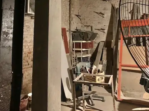 LOCAL COMERCIAL SOBRE AVENIDA a mts PLAZA CONSTITUCIÓN