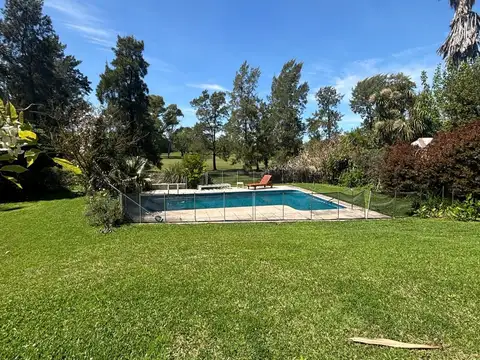 Casa en Alquiler con 2 cocheras