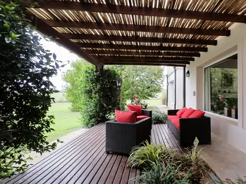 Casa en Venta con 2 cocheras