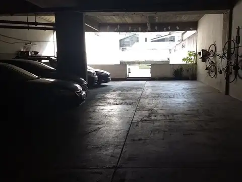 COCHERA FIJA Y CUBIERTA,EXCELENTE UBICACIÓN SOBRE AV MEDRANO