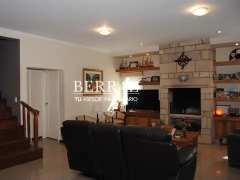 Casa 5 ambientes con 4 baños