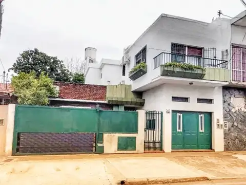 Importante Propiedad 2 Casas En Centro De Grand Bourg