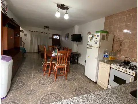 Casa 3 ambientes con 1 baño