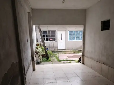 Casa 6 ambientes con 2 baños