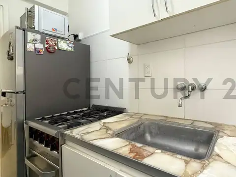 Venta de monoambiente y medio, frente al shopping los gallegos, Mar del Plata.