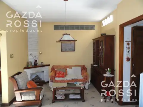 Casa en Venta con 2 cocheras