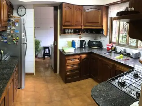Casa 5 ambientes con 3 baños