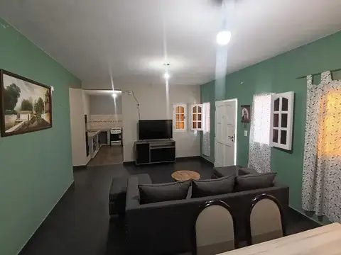 Casa 4 ambientes con 2 baños