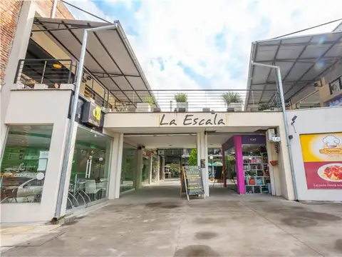 Shopping La Escala. Avda Caamaño 1100