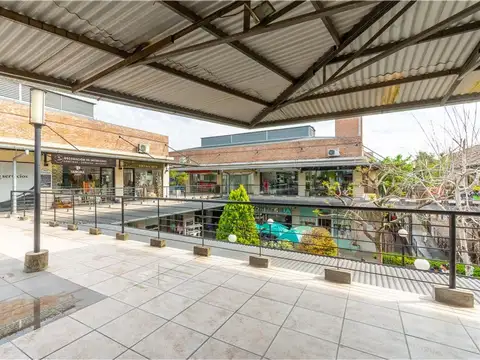 Shopping La Escala. Avda Caamaño 1100