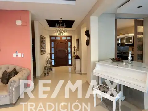 Casa 17 ambientes con 8 baños