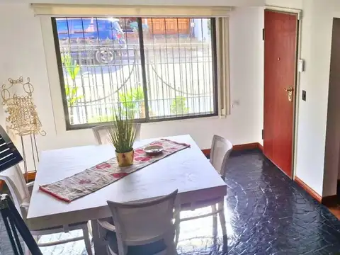 Casa 6 ambientes con 2 baños