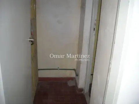 Local en Caseros, muy buen estado.