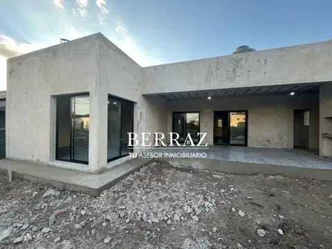 Casa 4 ambientes con 3 baños