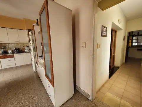 Casa 8 ambientes con 3 baños