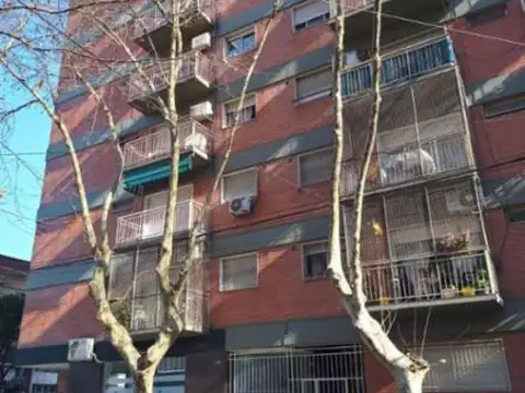 Departamento 3 amb. al frente con balcón