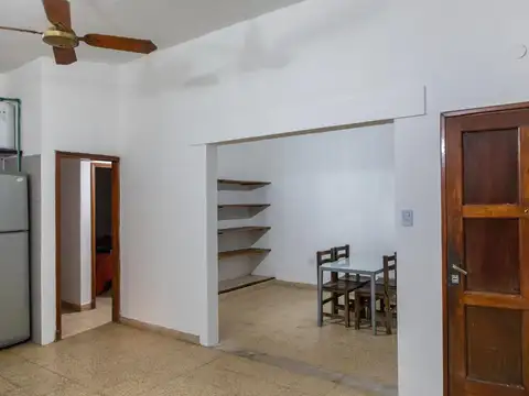 Casa + quincho con pileta + local