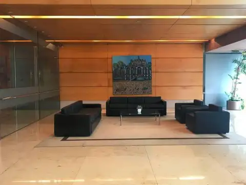 Oficina en Alquiler con 7 cocheras