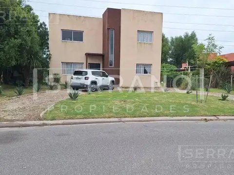 Venta Casa 4 ambientes 3 dormitorios pileta San Francisco Villanueva.