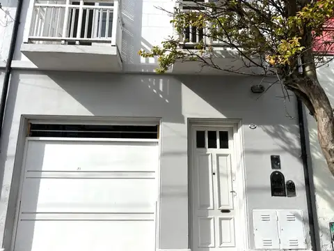 venta ph al frente con balcon, patio y cochera