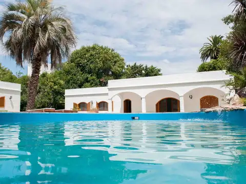 Casa en Venta con 4 cocheras