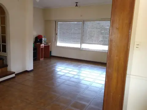 VENTA: DEPTO 4 AMBIENTES EN EXCELENTE ESTADO PLANTA ALTA - LOMA HERMOSA / APTO CREDITO
