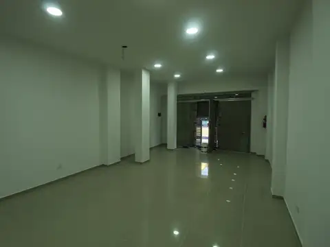 Local en Venta en Villa Luzuriaga, USD 124.900