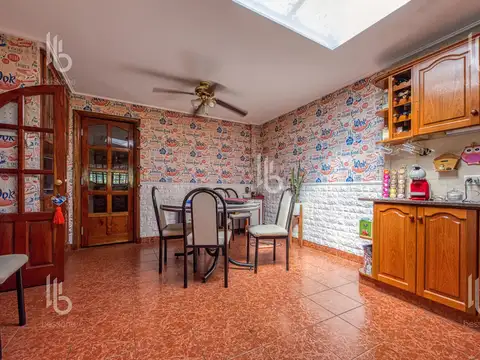 Casa 5 ambientes con 2 baños