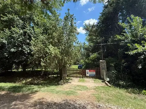 Casa Venta en Oliveros con amplio parque y pileta