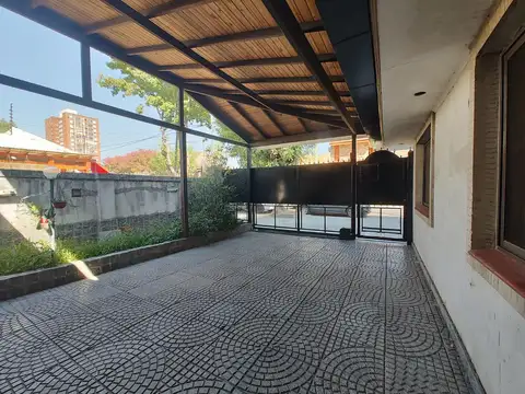 Casa 5 ambientes en venta con patio y cochera - Wilde Avellaneda