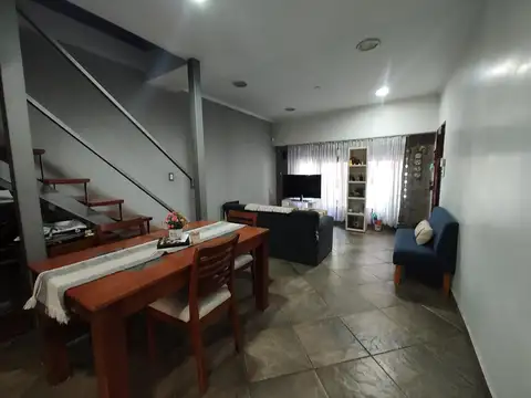 Casa 5 ambientes con 2 baños