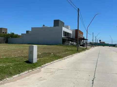 Terreno Venta de 360 m2 en Terrazas de Manantiales seguridad 24 hs