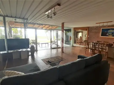 Casa en Venta con 3 cocheras