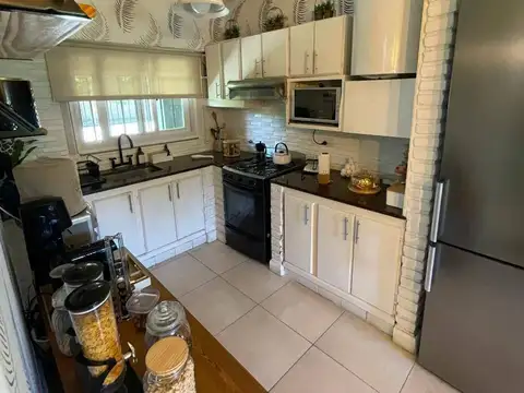Casa 3 ambientes con 2 baños