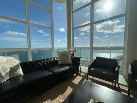 Departamento en Venta en Playa Mansa, USD 2.300.000