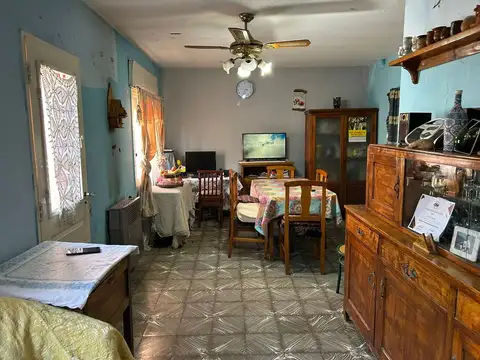 Casa 5 ambientes con 1 baño