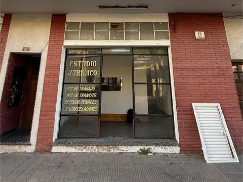 Excelente Local en venta a mts del poder judicial de San Justo