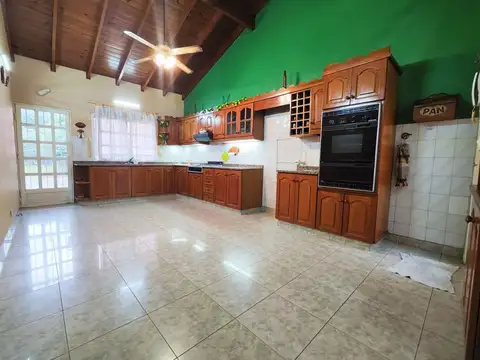 Casa en Venta en Caseros, USD 249.000
