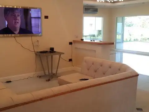 Casa en Venta con 5 cocheras