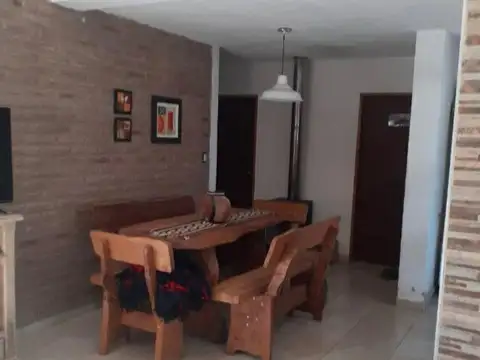 Casa 5 ambientes con 2 baños